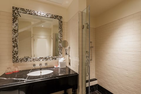 Suite (Lambeth) | Bathroom | Designer toiletries, hair dryer, bathrobes, slippers