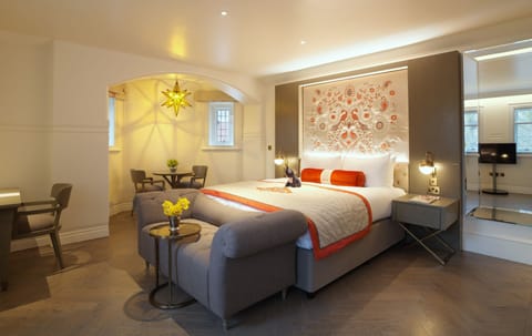 Suite (Mountford) | Egyptian cotton sheets, premium bedding, free minibar, in-room safe