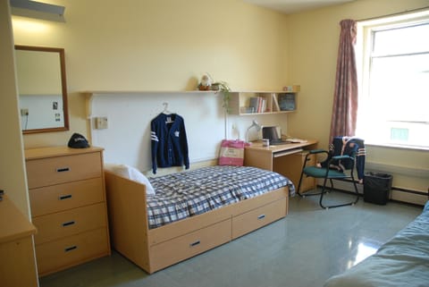 Double Room, 2 Twin Beds | Desk, iron/ironing board, free WiFi, bed sheets