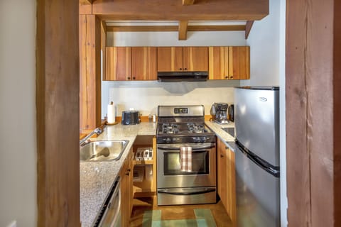 Deluxe Apartment, 1 Bedroom, Ocean View, Oceanfront (301) | Private kitchen | Fridge, microwave, oven, stovetop