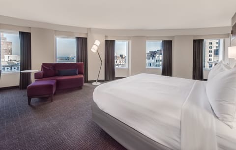 Suite, 1 Bedroom | Pillowtop beds, in-room safe, desk, blackout drapes