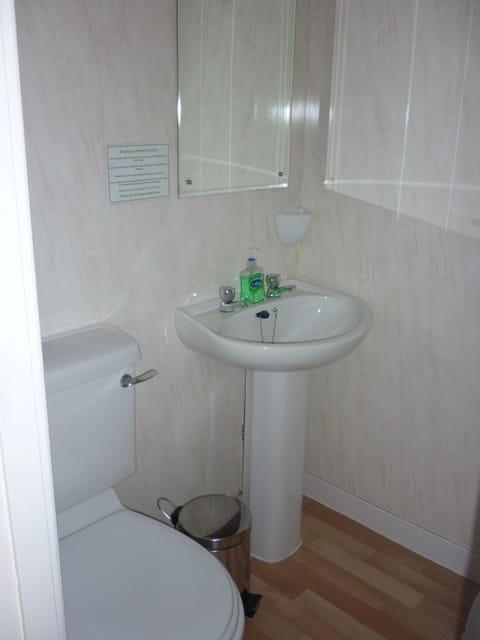 Standard Double Room, Ensuite (Room 9) | Bathroom | Free toiletries, hair dryer, towels, soap