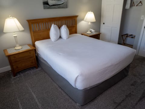 Standard Suite, 2 Bedrooms | Iron/ironing board, free cribs/infant beds, free WiFi, bed sheets