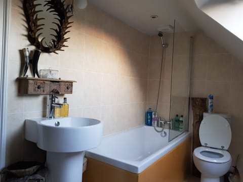 Deluxe Double Room, Ensuite, Park View (Herne's) | Bathroom | Free toiletries, hair dryer, towels