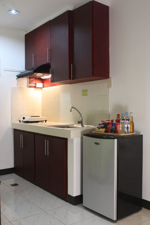 Studio | Private kitchenette | Fridge