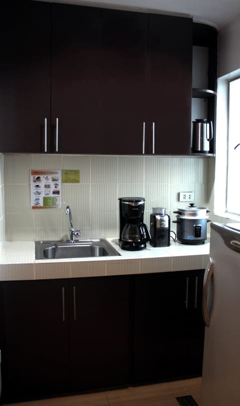 1 Bedroom | Private kitchenette | Fridge