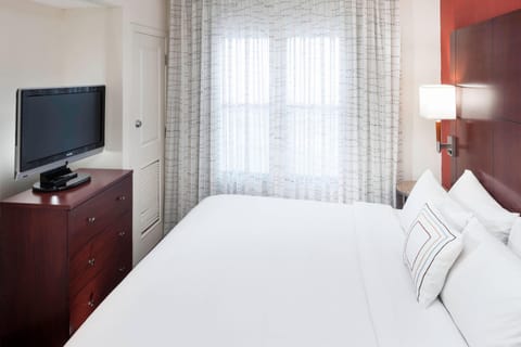 Suite, 1 Bedroom, Non Smoking | Premium bedding, in-room safe, desk, blackout drapes