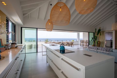 Beach Front Luxury Penthouse 2-4 bedroom | Private kitchen | Full-size fridge, microwave, oven, stovetop