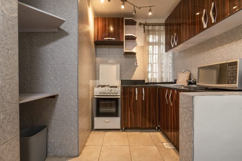 Standard Apartment, 2 Bedrooms | Private kitchenette | Fridge, microwave, oven, stovetop