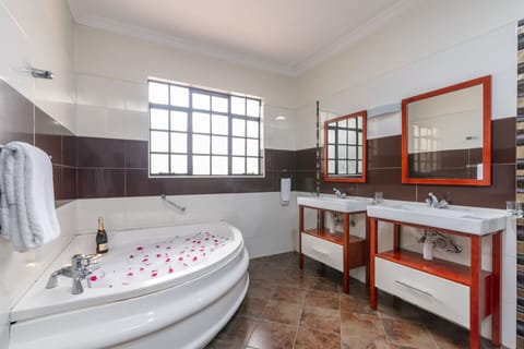 Honeymoon Double Room | Bathroom | Shower, deep soaking tub, rainfall showerhead, free toiletries