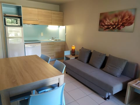 Cabine House 4/6 persons | Private kitchen | Fridge, microwave, stovetop, dishwasher