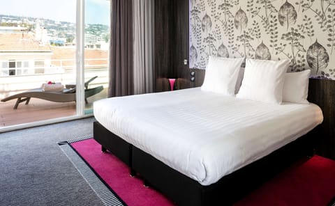 Suite, Terrace | Premium bedding, free minibar, in-room safe, individually decorated