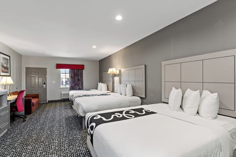 Family Suite, Multiple Beds, Kitchen | Hypo-allergenic bedding, down comforters, desk, blackout drapes