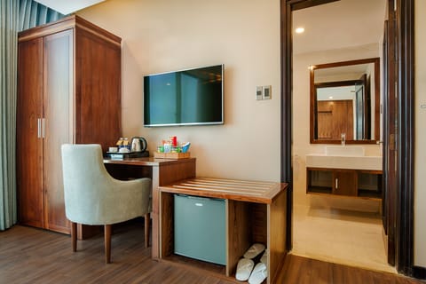 Yarra Twin | In-room business center