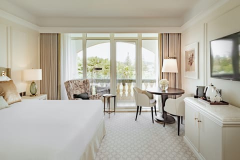 Deluxe Room (Grand) | Premium bedding, minibar, in-room safe, desk