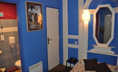 Standard Double Room | Iron/ironing board, free WiFi