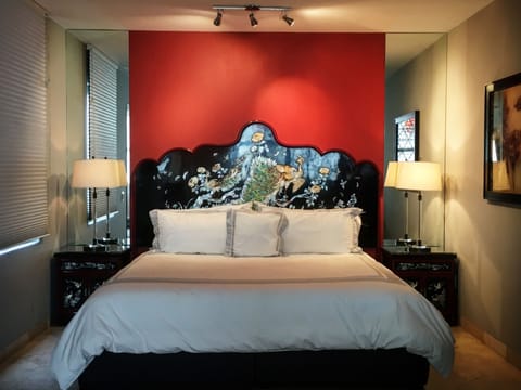 Penthouse Suite | Premium bedding, down comforters, in-room safe, blackout drapes