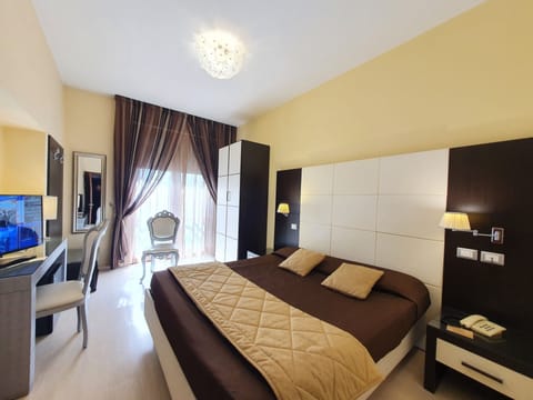 Camera Matrimoniale Standard | Minibar, in-room safe, desk, free WiFi