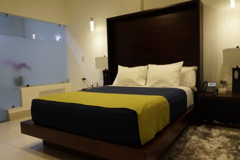 Junior Suite | Premium bedding, in-room safe, iron/ironing board, rollaway beds