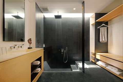 Separate tub and shower, rainfall showerhead, free toiletries