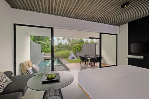 One Bedroom Pool Villa | Minibar, in-room safe, desk, blackout drapes