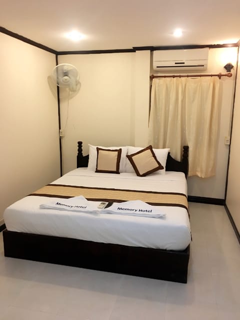 Standard Double Room, 1 King | In-room safe, desk, free WiFi