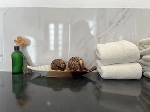 Baan Eng Fah | Bathroom | Shower, free toiletries, hair dryer, towels