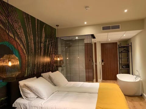 Superior Double Room | Desk, laptop workspace, blackout drapes, soundproofing