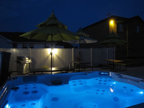 Family Condo, 4 Bedrooms | Outdoor spa tub