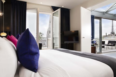 Eiffel Terrace Suite | Premium bedding, minibar, in-room safe, desk