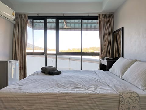 Deluxe Double Room, 1 Queen Bed | Free WiFi