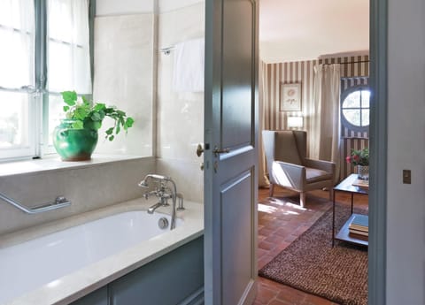 Room (Prestige) | Bathroom | Shower, free toiletries, hair dryer, bathrobes