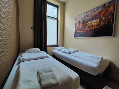 Double Room, Shared Bathroom | In-room safe, free WiFi