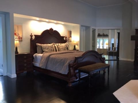 House, 3 Bedroom, 3 Bath, Lake Front | Individually decorated, individually furnished, iron/ironing board