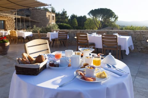 Daily buffet breakfast (EUR 35 per person)