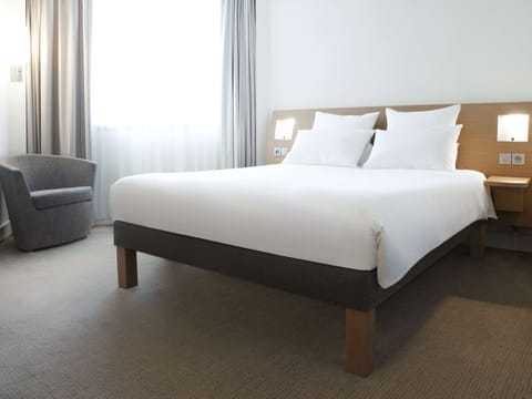 Premium bedding, free minibar, in-room safe, desk