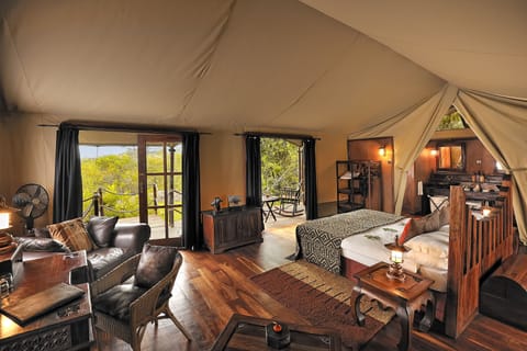 Luxury Tent | In-room safe, bed sheets