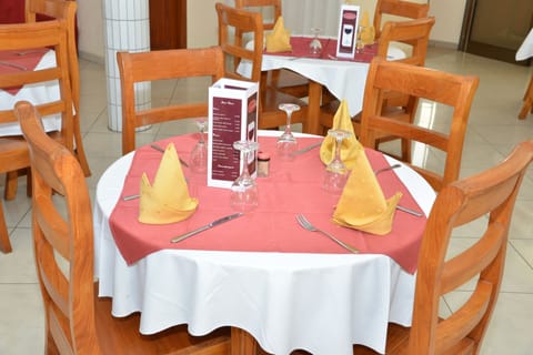 Daily continental breakfast (EUR 7.63 per person)