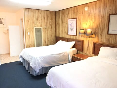 Comfort Room, 2 Double Beds, Smoking | Premium bedding, desk, rollaway beds, free WiFi