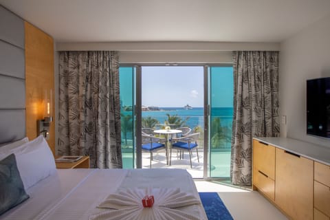 Junior Oceanfront Suite | Terrace/patio