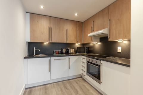 Standard Studio | Private kitchen | Full-size fridge, microwave, oven, stovetop