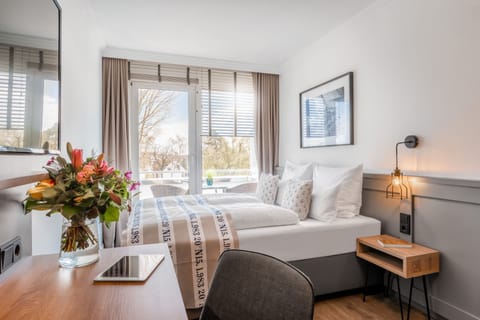 Economy Room | Hypo-allergenic bedding, minibar, in-room safe, desk