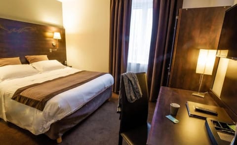 Minibar, desk, free cribs/infant beds, rollaway beds