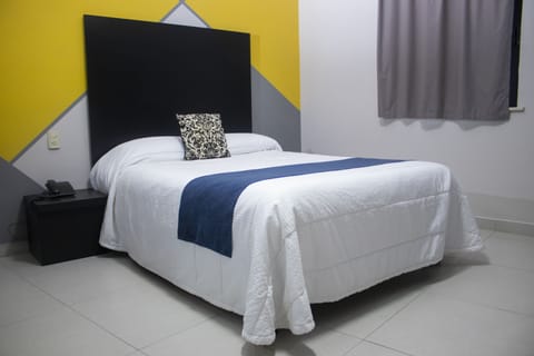 Double Room, 1 Queen Bed | Free WiFi, bed sheets