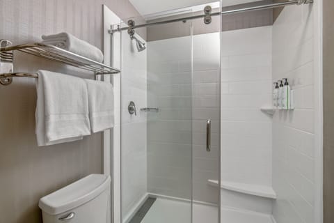 Combined shower/tub, designer toiletries, hair dryer, towels