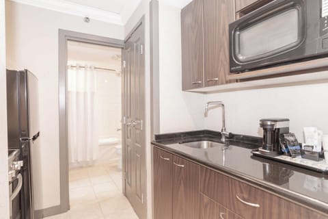 Standard Suite, 1 King Bed, Kitchen (Washer Dryer) | Private kitchen | Fridge, microwave, coffee/tea maker