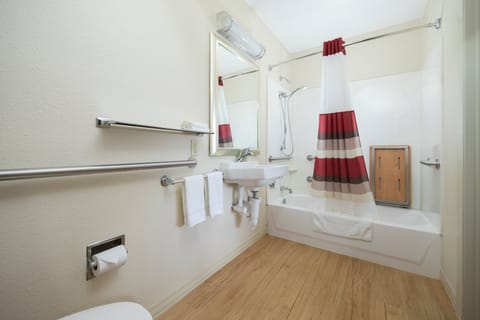 Business Room, 1 King Bed, Accessible, Non Smoking | Bathroom | Combined shower/tub, free toiletries, towels, soap