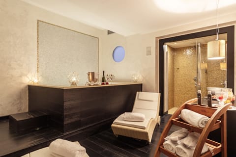 Couples treatment rooms, sauna, hot tub, steam room, Turkish bath