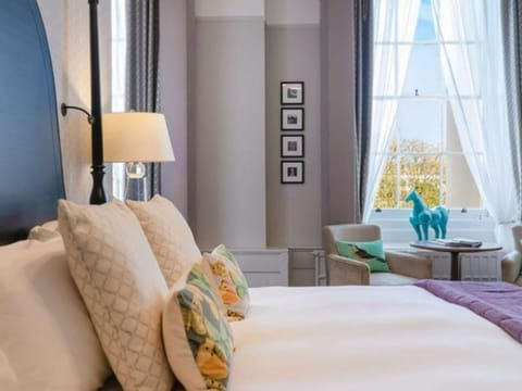 Superior Suite, 1 King Bed, Ensuite | Premium bedding, minibar, in-room safe, desk