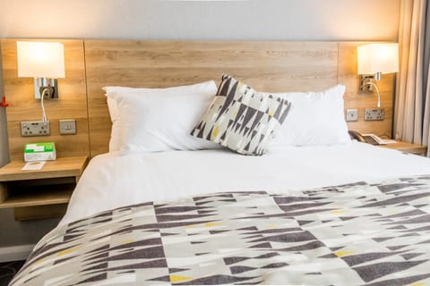 Premium bedding, in-room safe, desk, blackout drapes